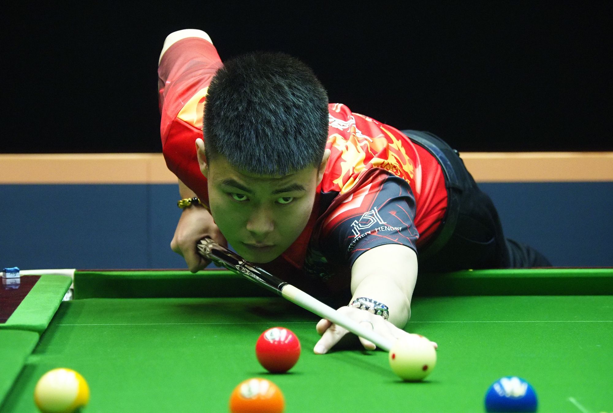 而史密斯更 而史密斯更